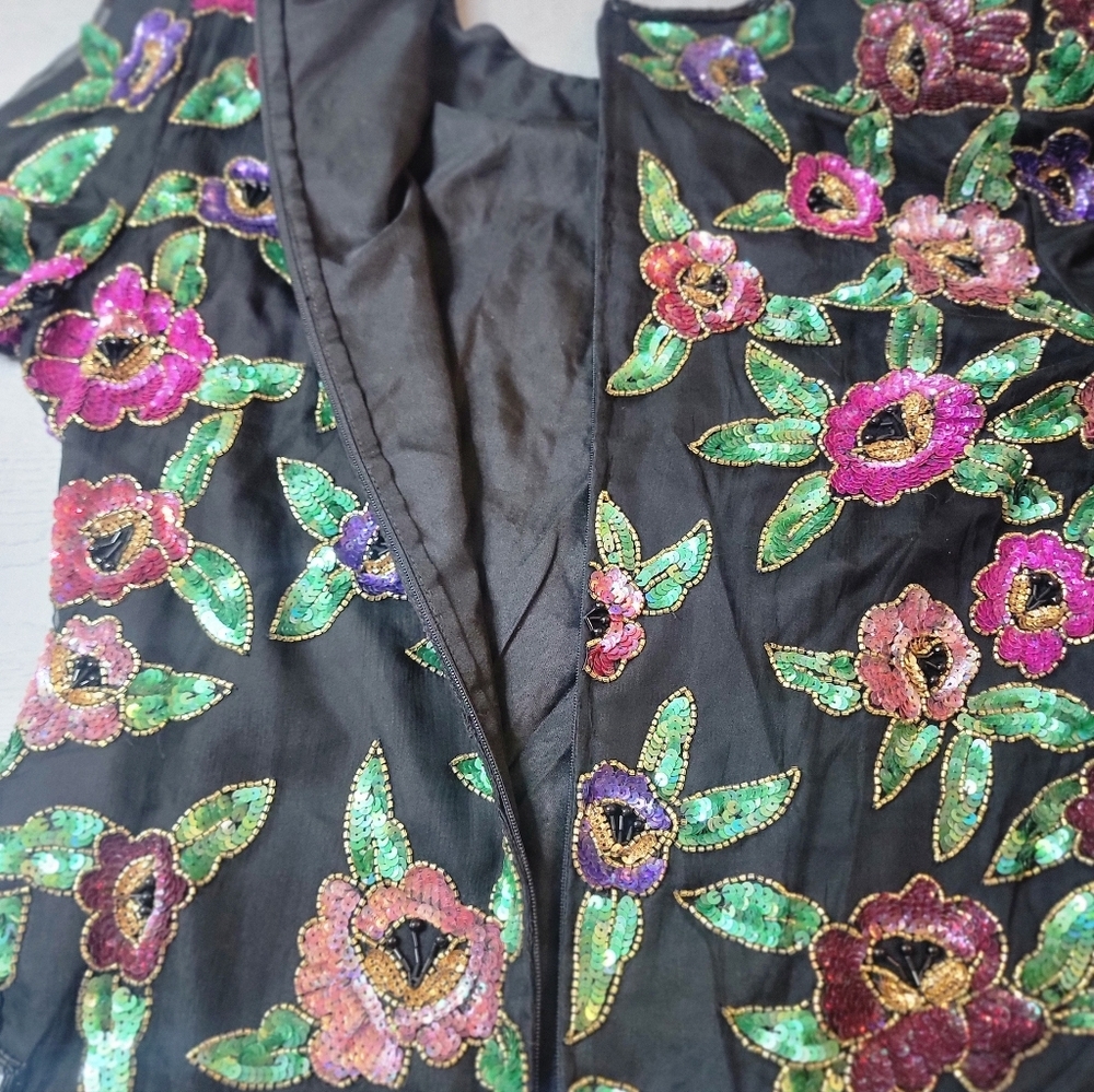 ♡Laurence Kazar Black Floral Sequin Short Sleeve Top B-21 - Picture 7 of 8